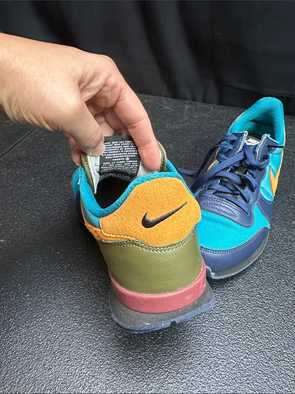 Nike Teal, Navy & Orange Casual Running Sneakers 9.5 Woman’s